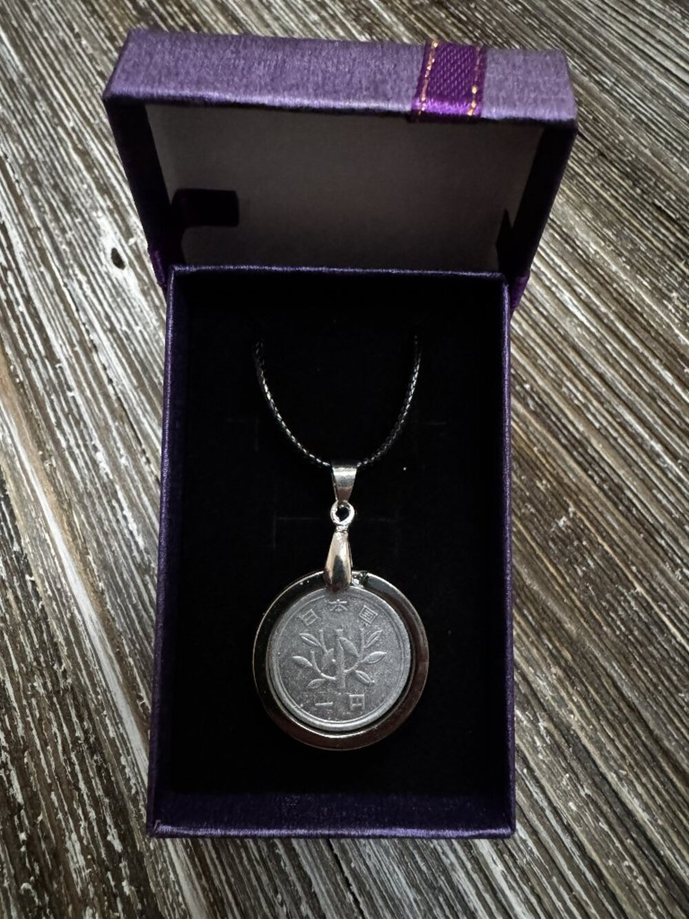 Handcrafted Vintage 1975 Japanese 1 Yen Coin Pendant
